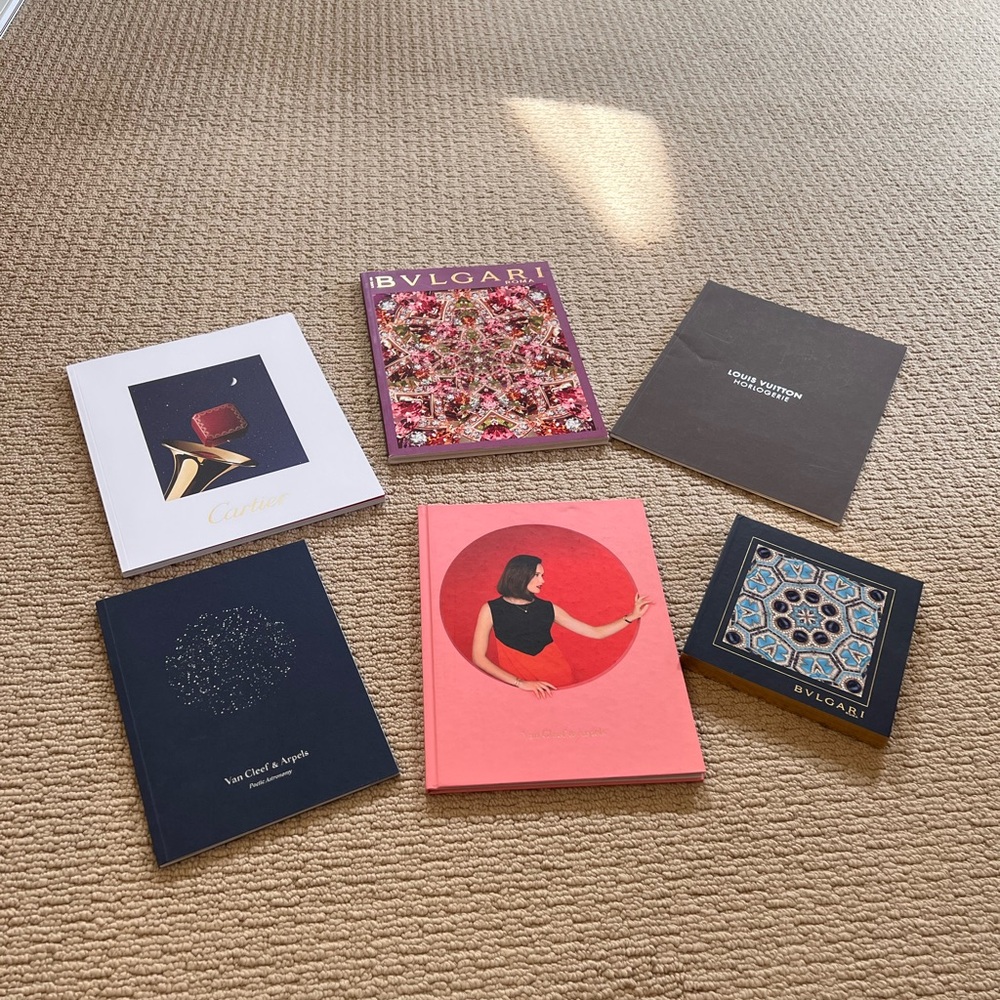 Mix 6 Pieces Decorative Books only.